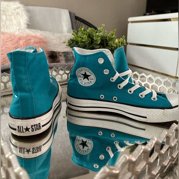 Great Condition Converse High Tops - Picture 3 of 6